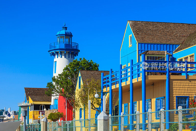 新英格兰复制的村庄，拥有灯塔Marina Del Rey,CA